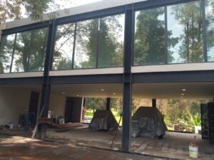 Cancelería de PVC en casa de Valle de Bravo vendida por Windarq